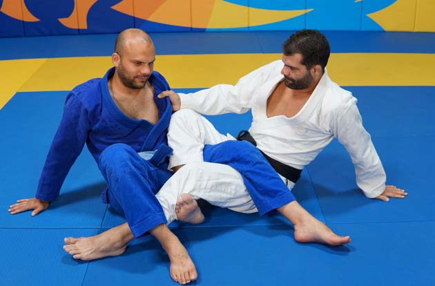 Knee reaping illustration 099