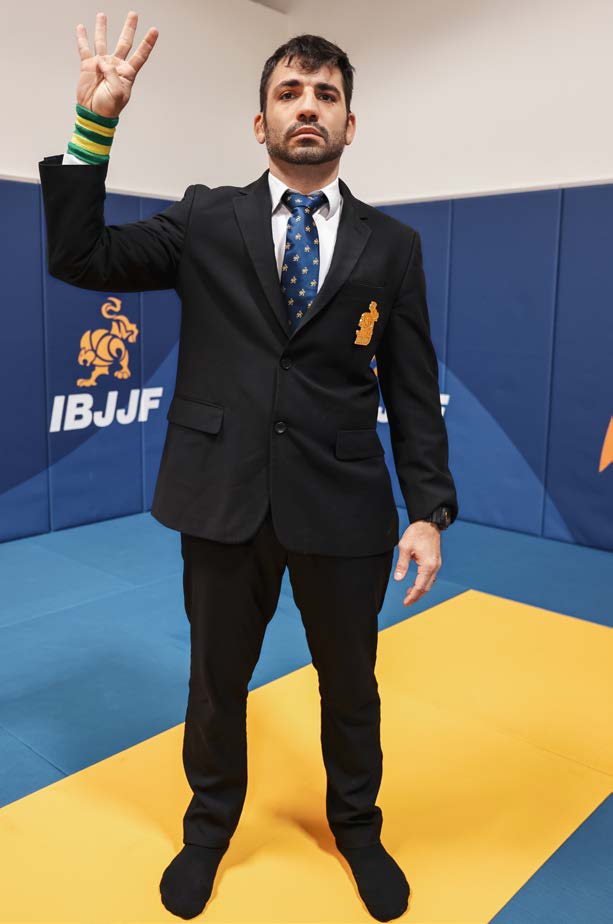 Referee signal for 4 points - four fingers extended