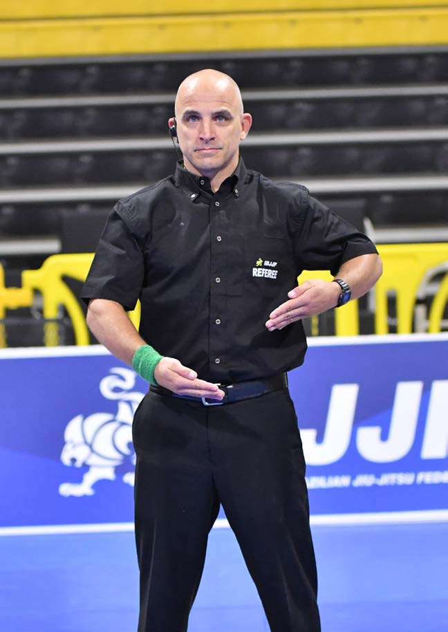 Referee signal for fingers inside garment - holding the wristband