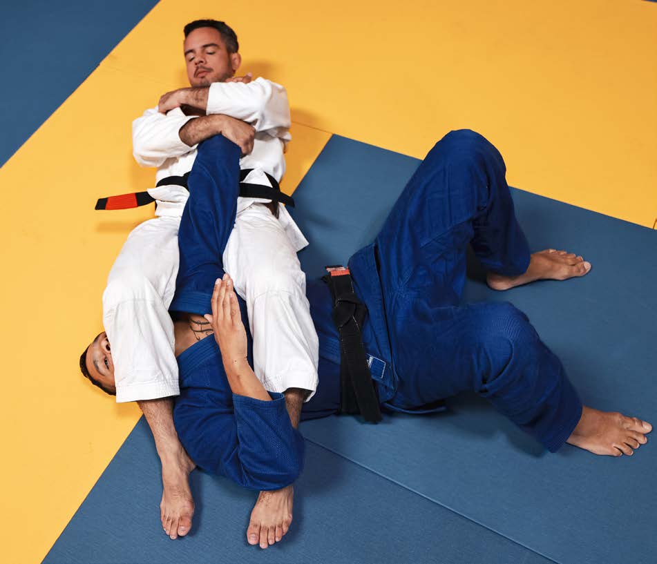 Advantage - submission attempt with real risk, opponent in danger