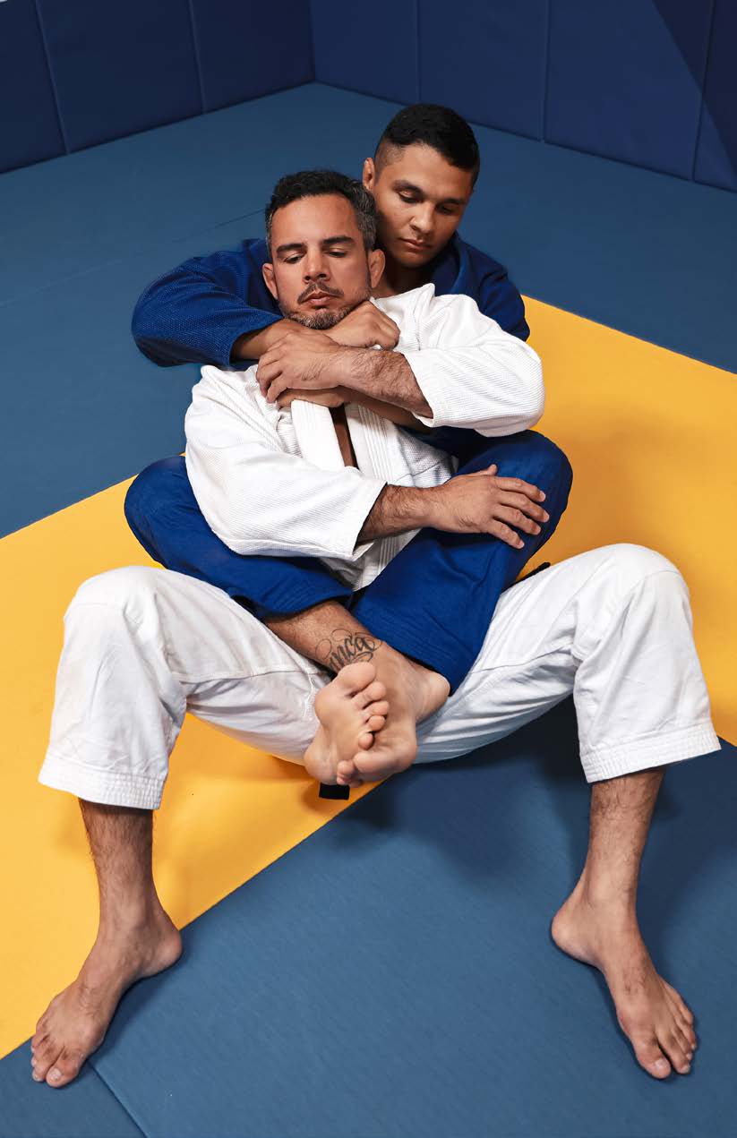 Back control - feet crossed between thighs, advantage only