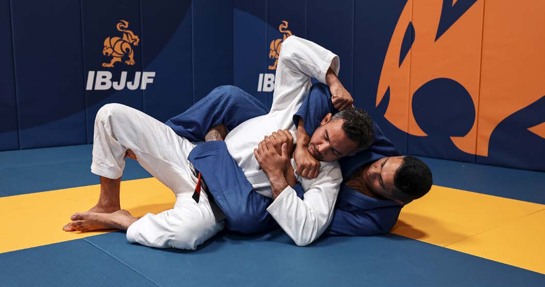 Back control - body triangle without hooks, advantage only