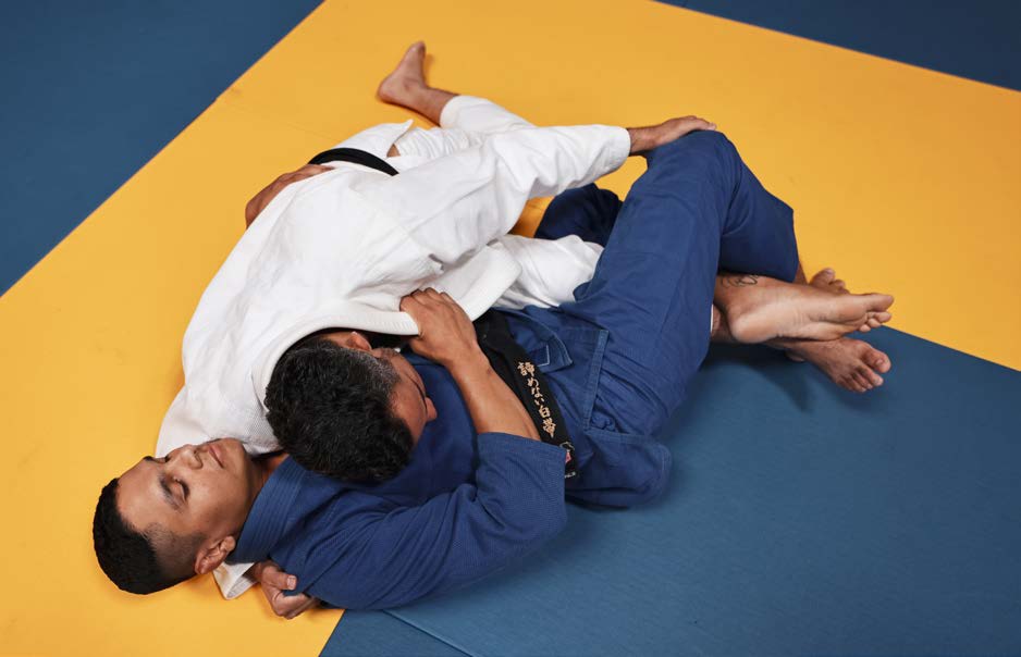 Mount - mount with feet instead of knees on the ground