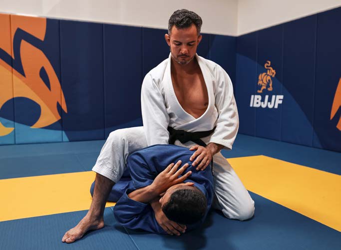 Mount over both arms - advantage only