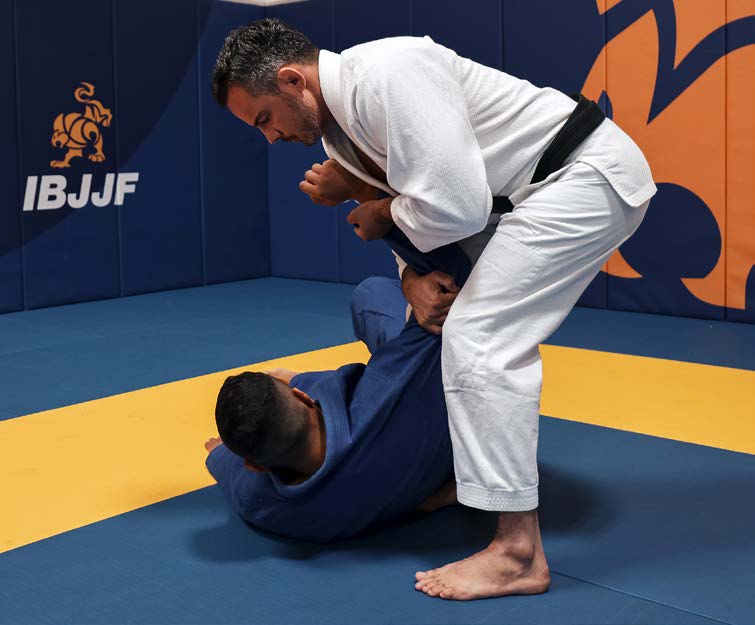 Takedown sequence - attacker establishes top position