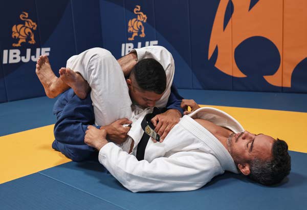 Illegal technique 076